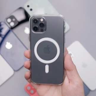 Apple průhledný kryt s MagSafe na iPhone 16