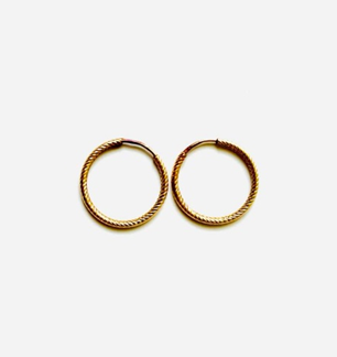 Zlaté náušnice se vzorem