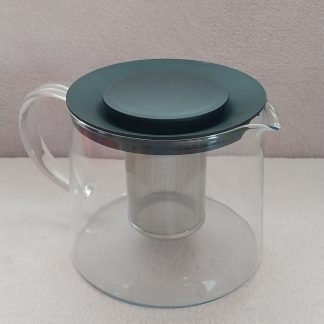 Skleněná konvice na čaj