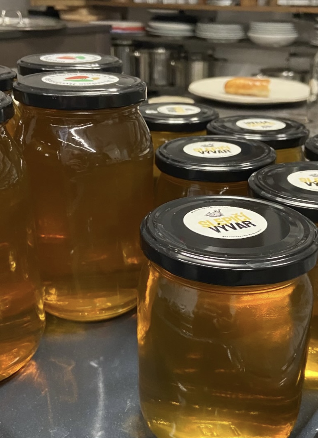 Vývary ve sklenicích