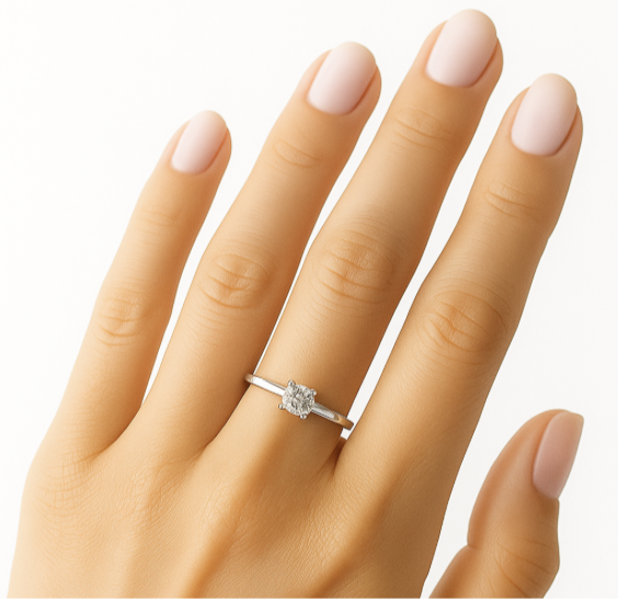 Stříbrný prstýnek s jemným kamínkem