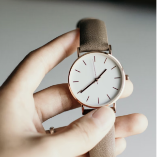 Klasické hodinky s koženým páskem